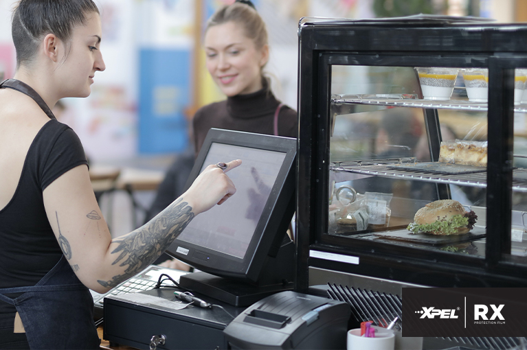 Kiosky a prodejní systémy   RXTM 10 lze použít na velké ploché obrazovky, jako jsou kiosky, pokladní systémy a komerční displeje.
