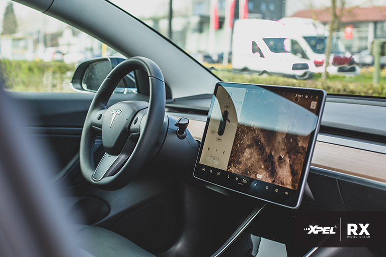 Automobilové interiéry   Chraňte dotykové obrazovky a vnitřní povrchy svého vozidla pomocí RXTM.